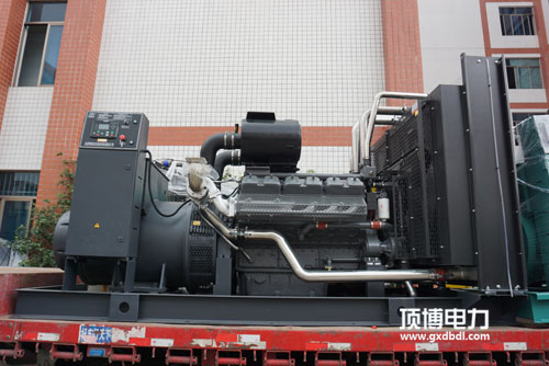柴油發(fā)電機(jī)廠(chǎng)家安裝300KW無(wú)錫動(dòng)力發(fā)是機(jī)組