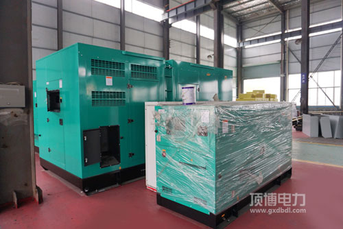 生產(chǎn)廠家說一說購買柴油發(fā)電機(jī)組選風(fēng)冷還是水冷好呢？