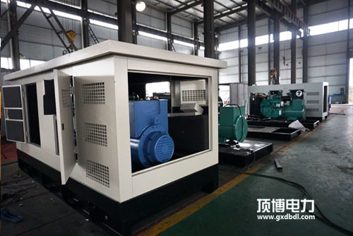 購買康明斯靜音式柴油發(fā)電機(jī)組，哪個廠家好