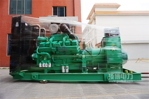 720KW重慶康明斯柴油發(fā)電機組KTA38-G2A技術參數(shù)